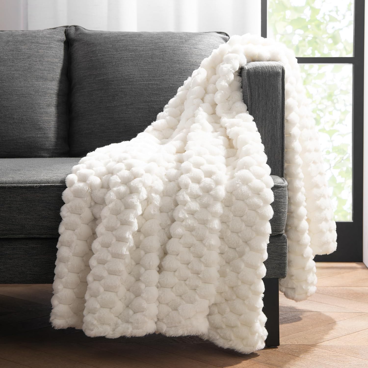 Aston & Arden Faux Fur Blanket Set of 3 50x70 Cottontail Ivory i##e##s: Ultra Soft ^^ Luxury ^^ Plush ^^ Fluffy ^^ Real Furry Texture ^^ Rabbit Tail ^^ Decorative ^^ Giftable Box ^^ Throw ^^ Bed :i##e##s - Image 2