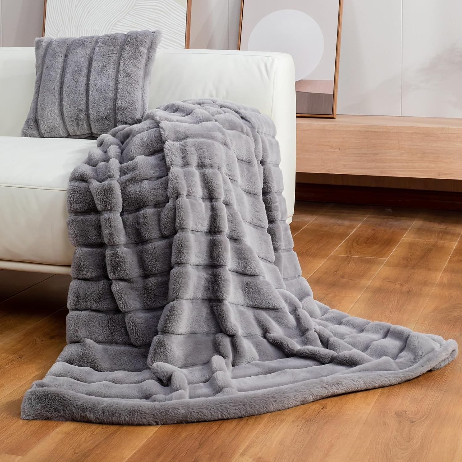 Cozy Bliss Faux Fur Throw Blanket 50 * 60 Inches and Cooling Comforter Queen Size 90 * 90 Inches - Image 4