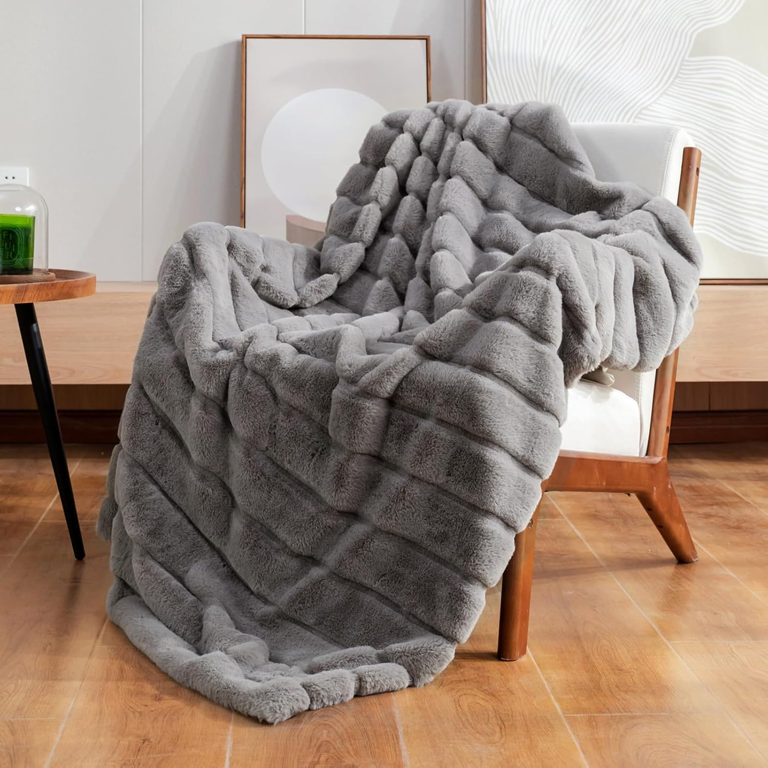 Cozy Bliss Faux Fur Throw Blanket 50 * 60 Inches and Cooling Comforter Queen Size 90 * 90 Inches - Image 2