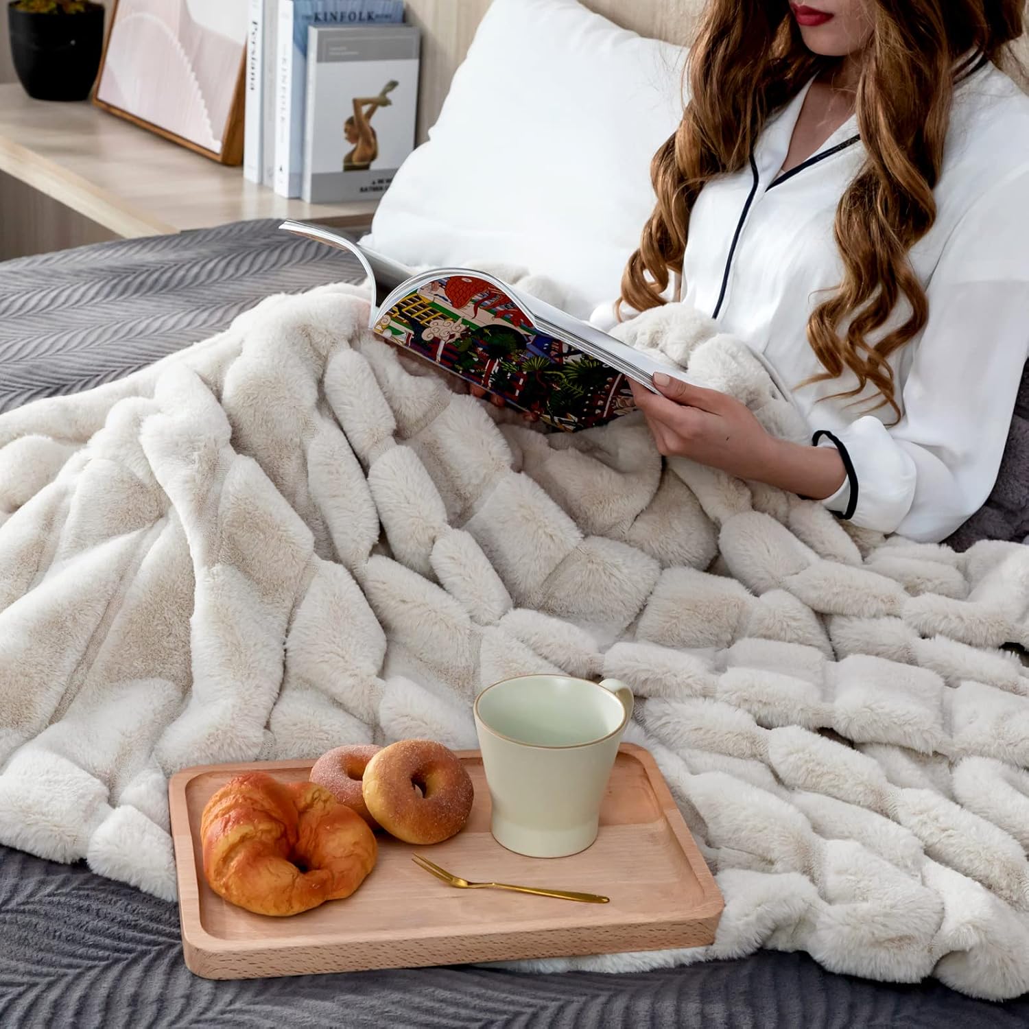 Cozy Bliss Faux Fur Throw Blanket 50 * 60 Inches and Cooling Comforter Queen Size 90 * 90 Inches - Image 3