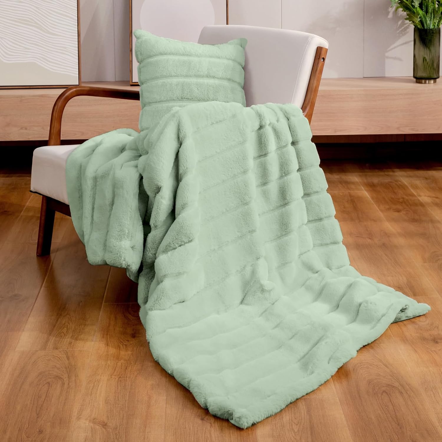 Cozy Bliss Faux Fur Throw Blanket 60 * 80 Inches and Cooling Comforter Queen Size 90 * 90 Inches - Image 4
