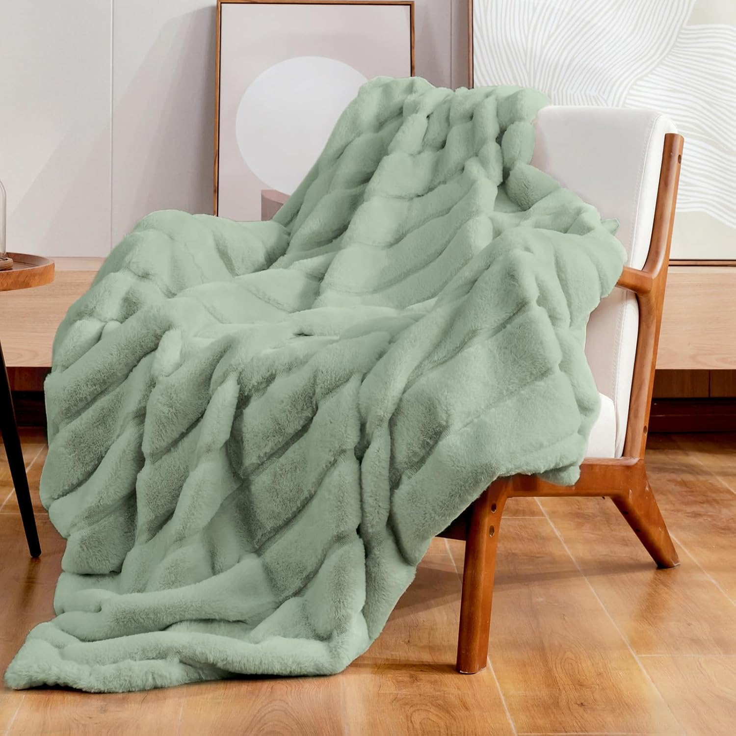 Cozy Bliss Faux Fur Throw Blanket 60 * 80 Inches and Cooling Comforter Queen Size 90 * 90 Inches - Image 2