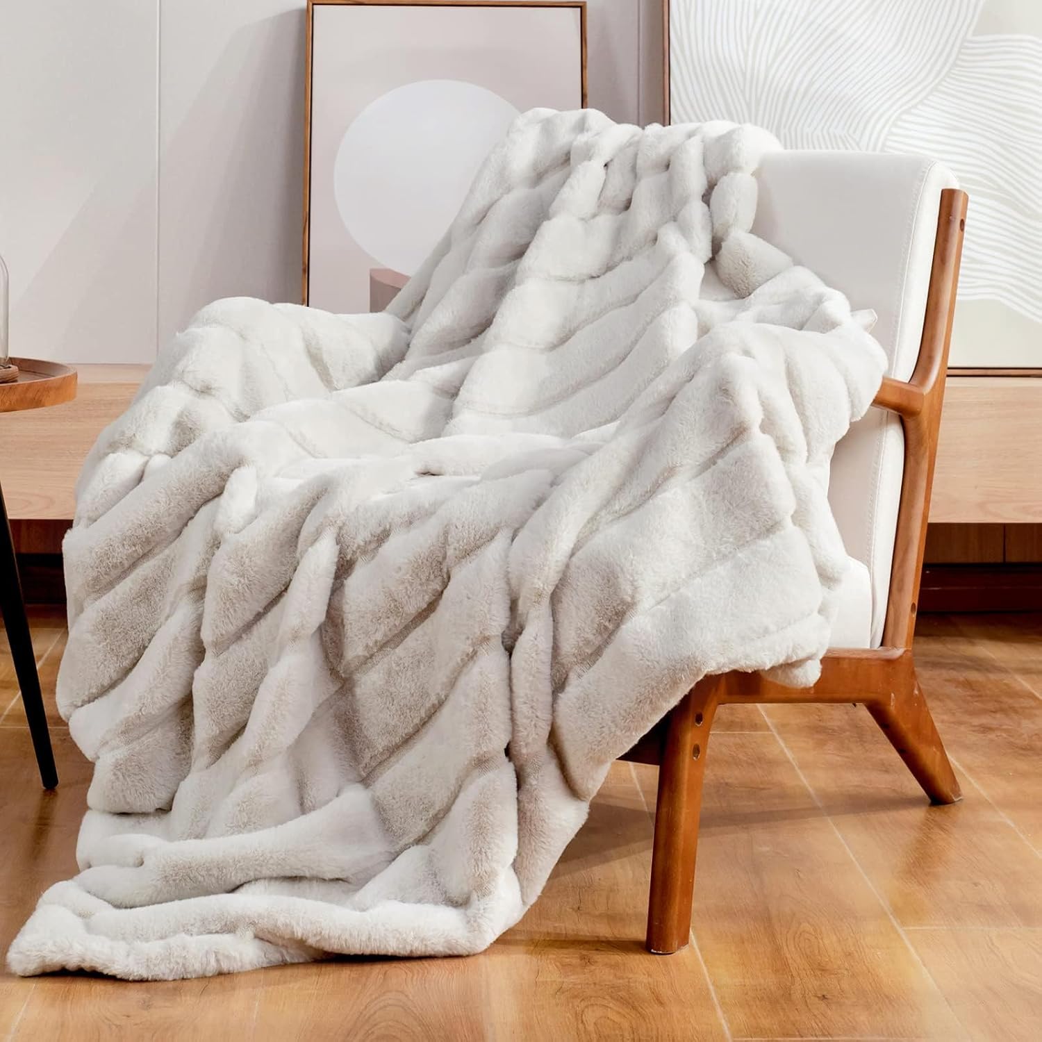 Cozy Bliss Faux Fur Throw Blanket, Thick Plush Cozy Soft Winter Blanket i##e##s: for Couch ^^ for Sofa ^^ Bedroom ^^ Living Room ^^ 50 * 60 Inches ^^ Beige :i##e##s