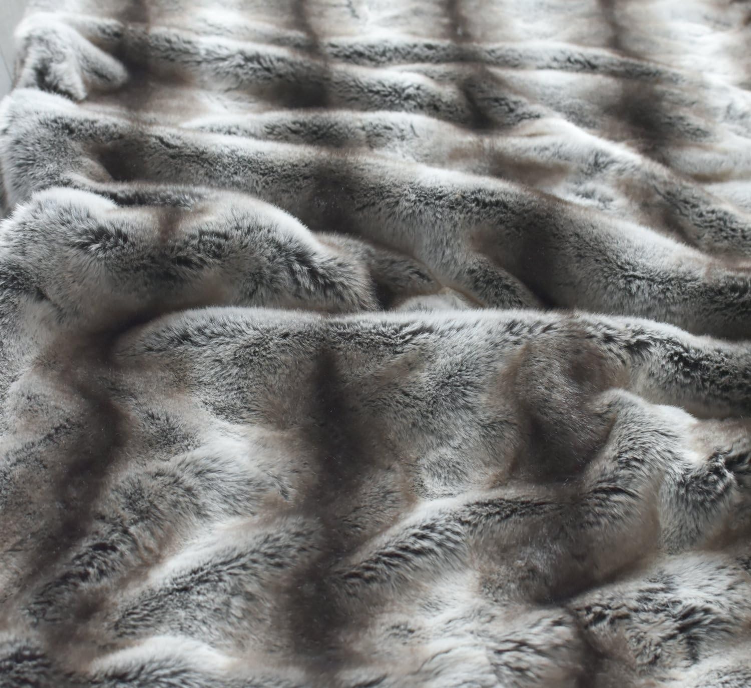 Faux Fur Oversized Throw Blanket Plush Velvet Gray Chinchilla - Image 4