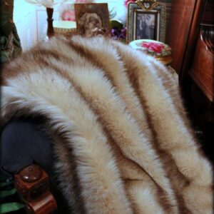 Fur Accents Throw Blanket/White Arctic Fox with Brown-Tips/Silky Soft Minky Fur Backing 5' X 6'