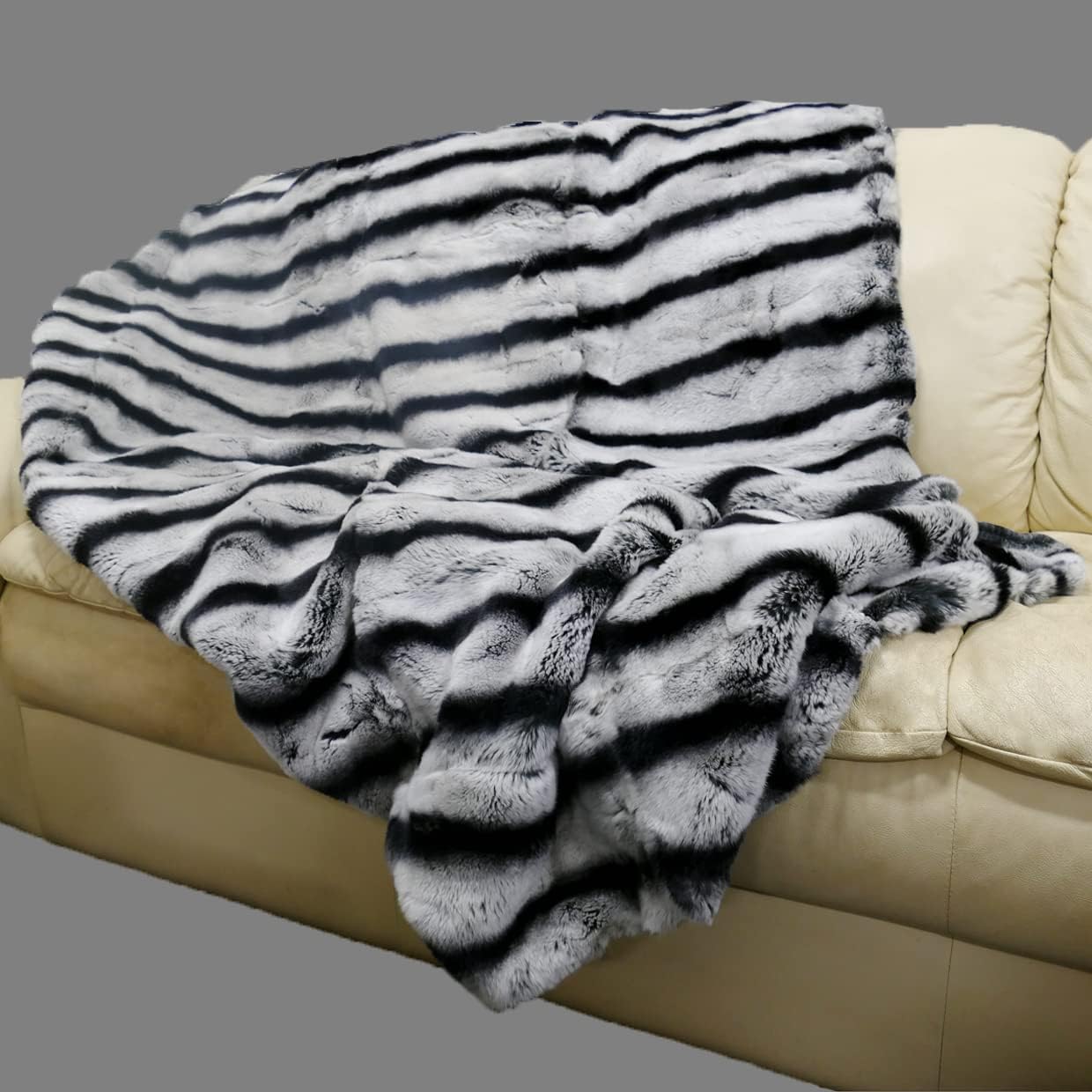 Glacier Wear Rex Rabbit Fur Throw Blanket - Chinchilla rexblkt100 (60 X 70 Inches) - Image 2