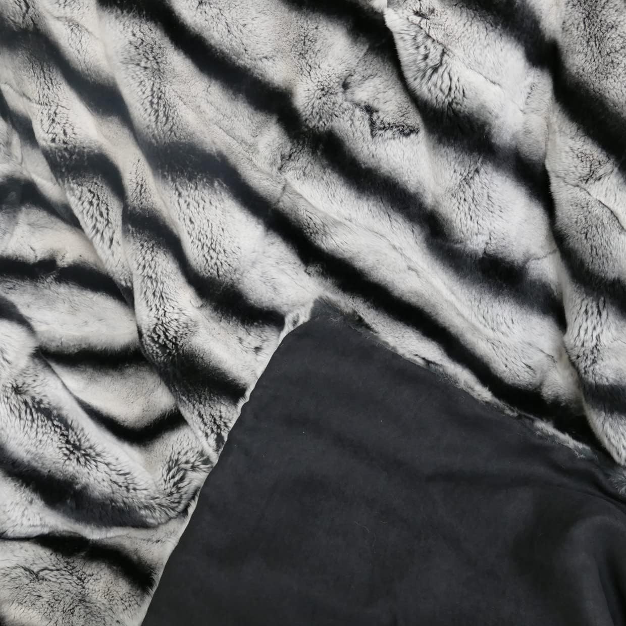 Glacier Wear Rex Rabbit Fur Throw Blanket - Chinchilla rexblkt100 (60 X 70 Inches) - Image 3