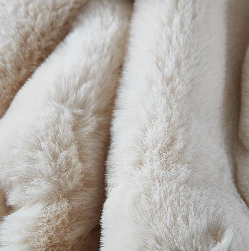 Luxury Chinchilla Faux Fur Throw Blanket (50" x 60") - Image 3